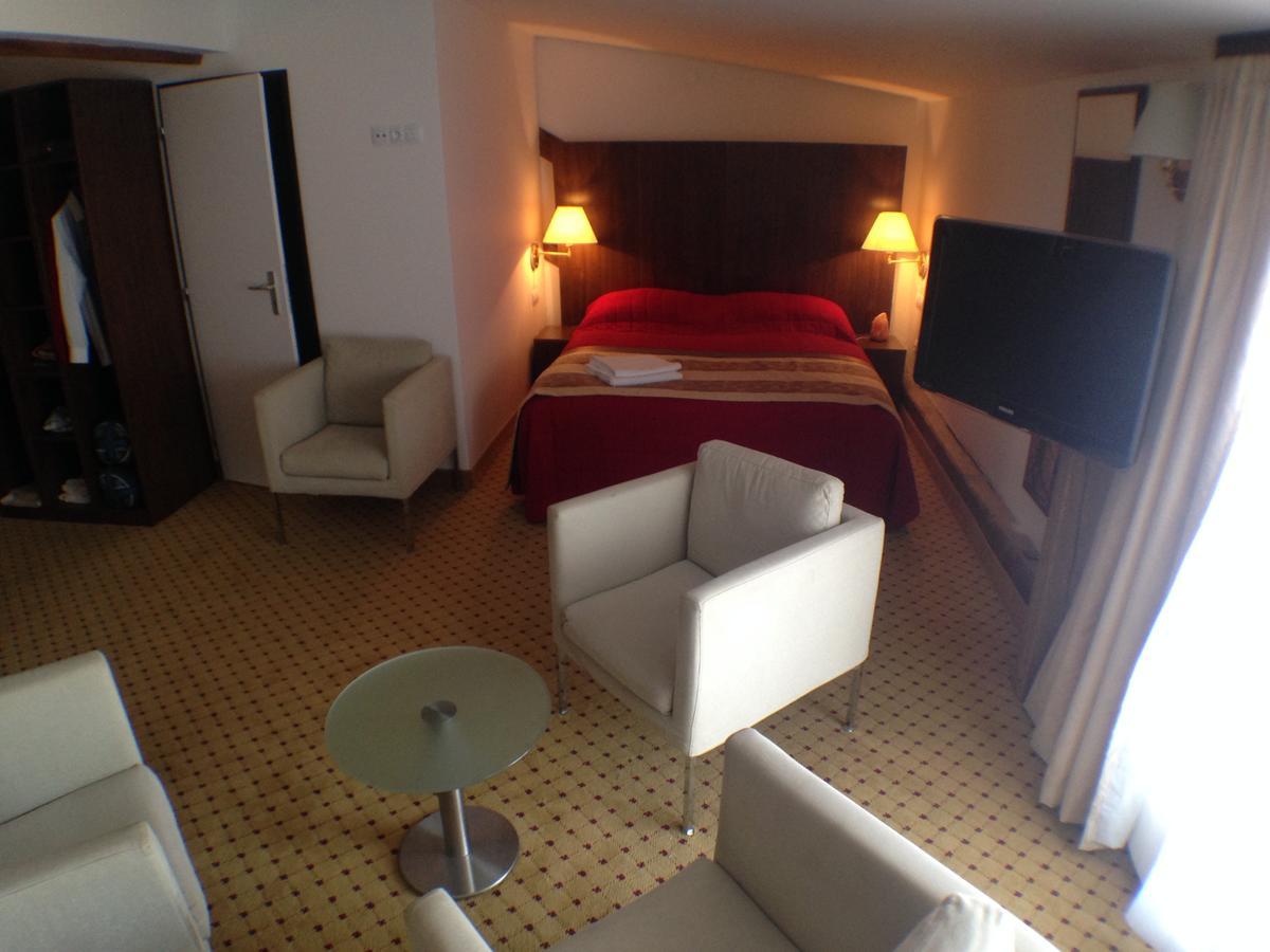 Hotel U Cerneho Orla Kostelec nad Černými Lesy 外观 照片