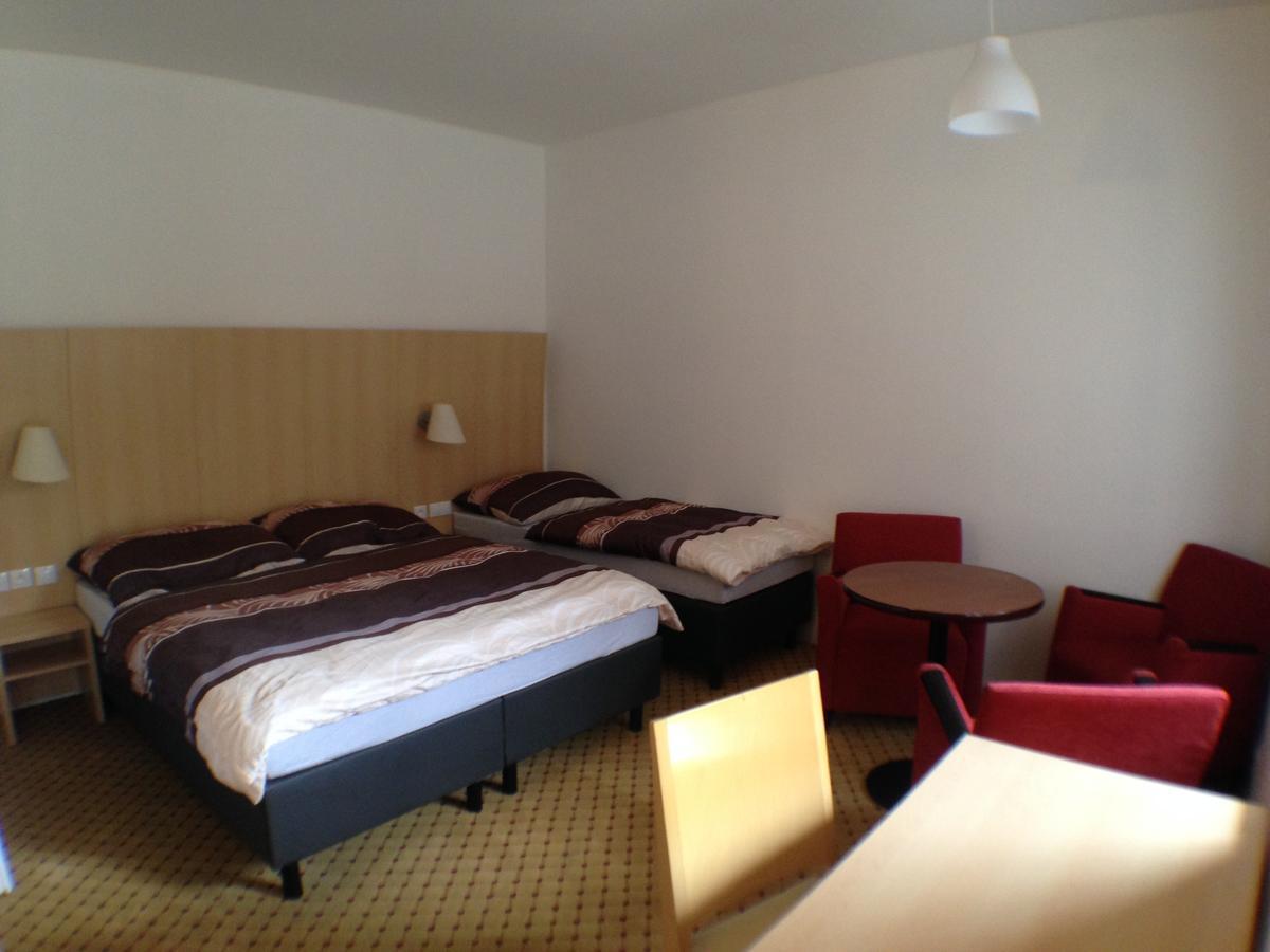 Hotel U Cerneho Orla Kostelec nad Černými Lesy 外观 照片