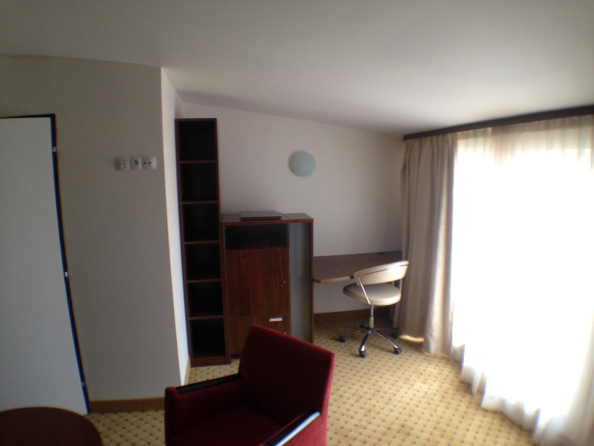 Hotel U Cerneho Orla Kostelec nad Černými Lesy 外观 照片