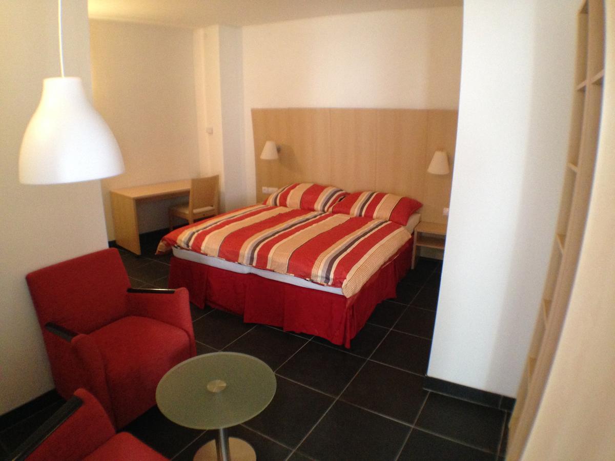 Hotel U Cerneho Orla Kostelec nad Černými Lesy 外观 照片