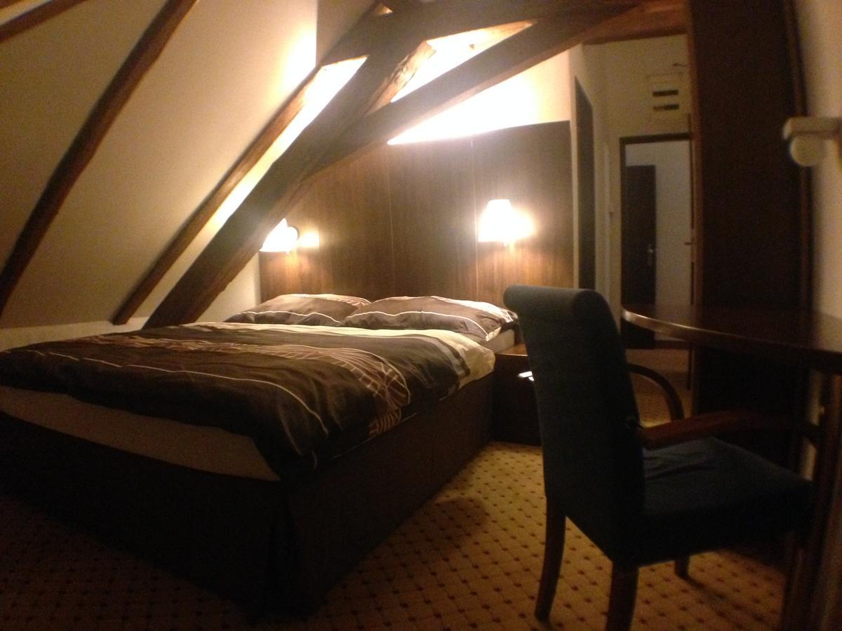 Hotel U Cerneho Orla Kostelec nad Černými Lesy 外观 照片