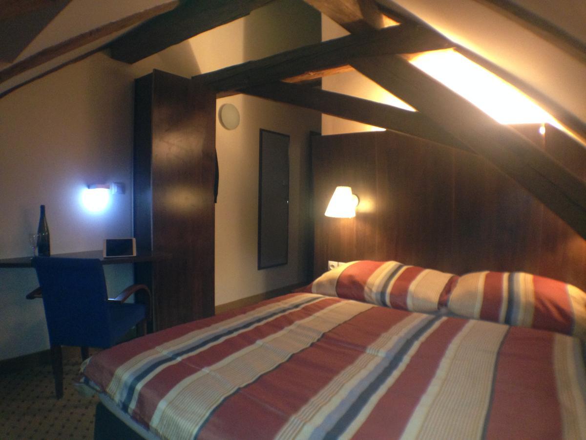 Hotel U Cerneho Orla Kostelec nad Černými Lesy 外观 照片