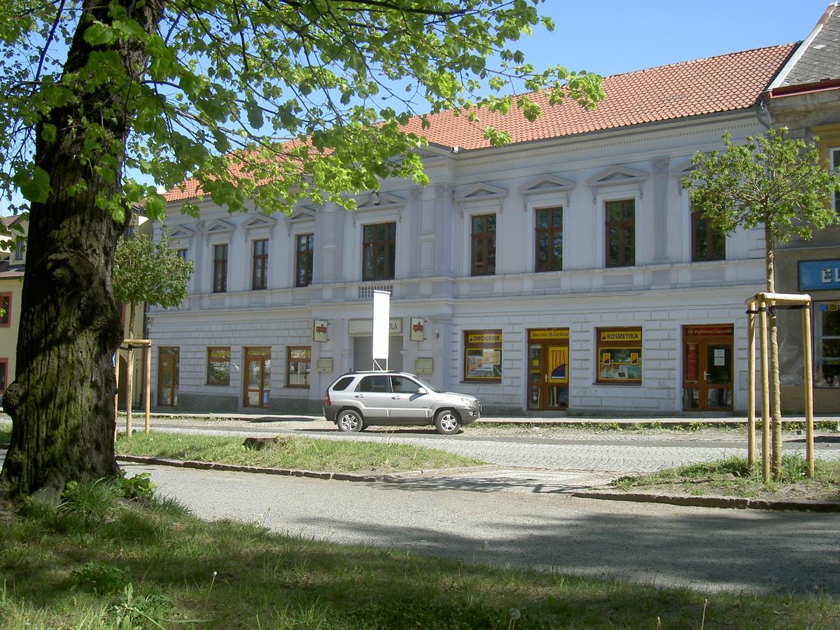 Hotel U Cerneho Orla Kostelec nad Černými Lesy 外观 照片