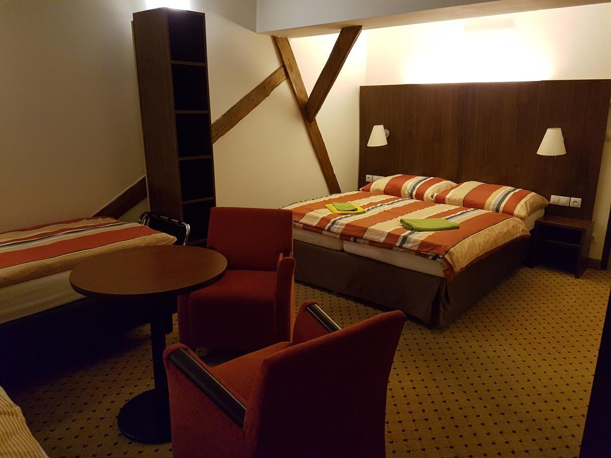 Hotel U Cerneho Orla Kostelec nad Černými Lesy 外观 照片