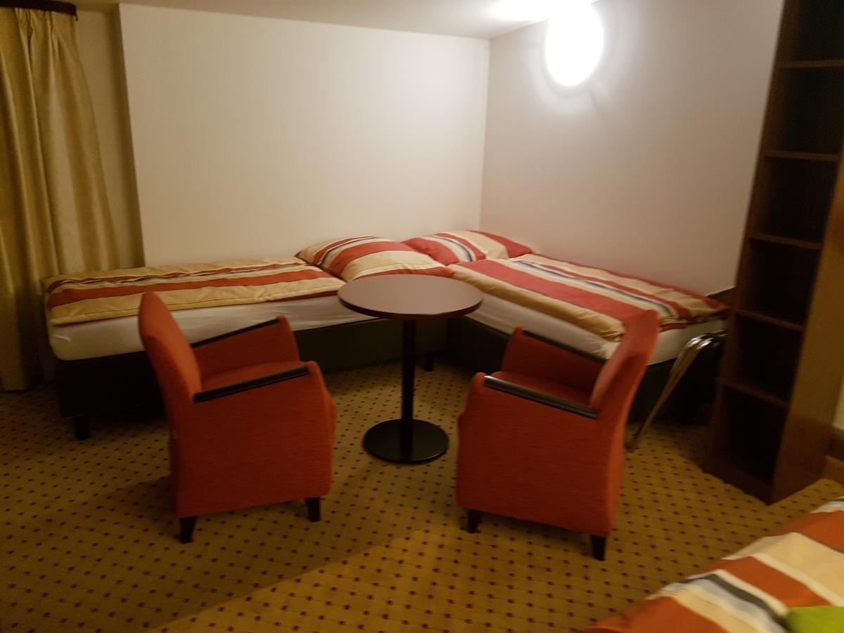 Hotel U Cerneho Orla Kostelec nad Černými Lesy 外观 照片