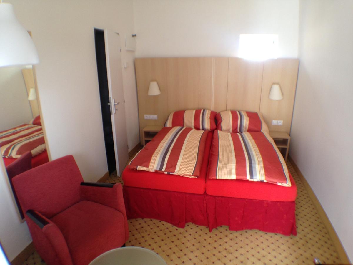Hotel U Cerneho Orla Kostelec nad Černými Lesy 外观 照片