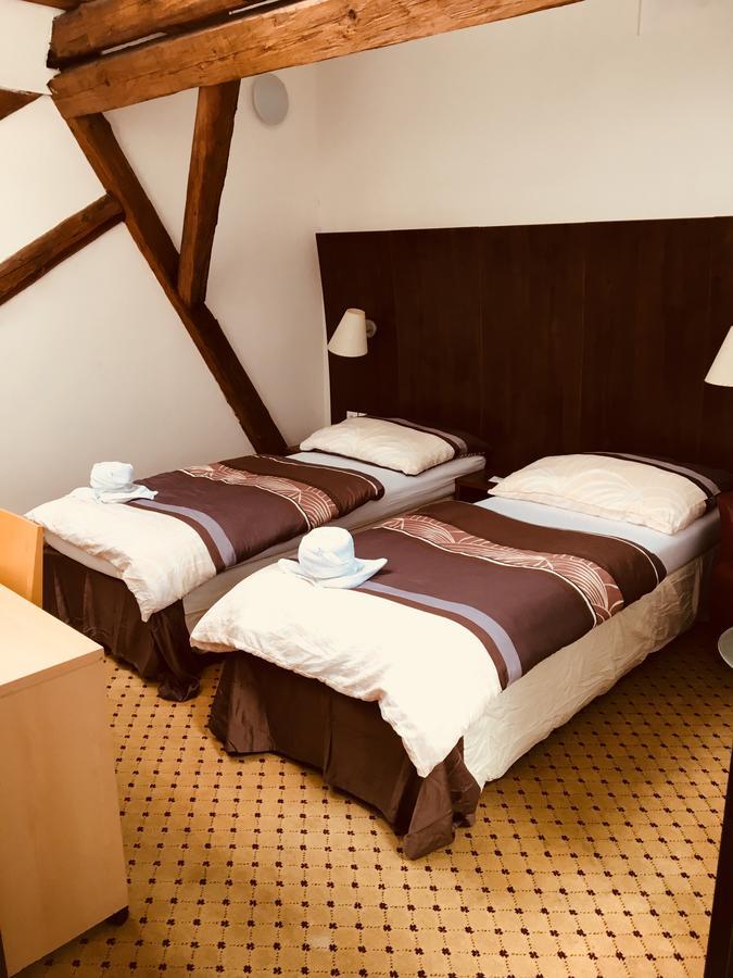 Hotel U Cerneho Orla Kostelec nad Černými Lesy 外观 照片